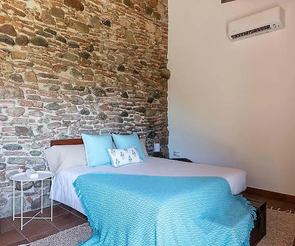 בית הארחה Rustic & Chic גראנולרס